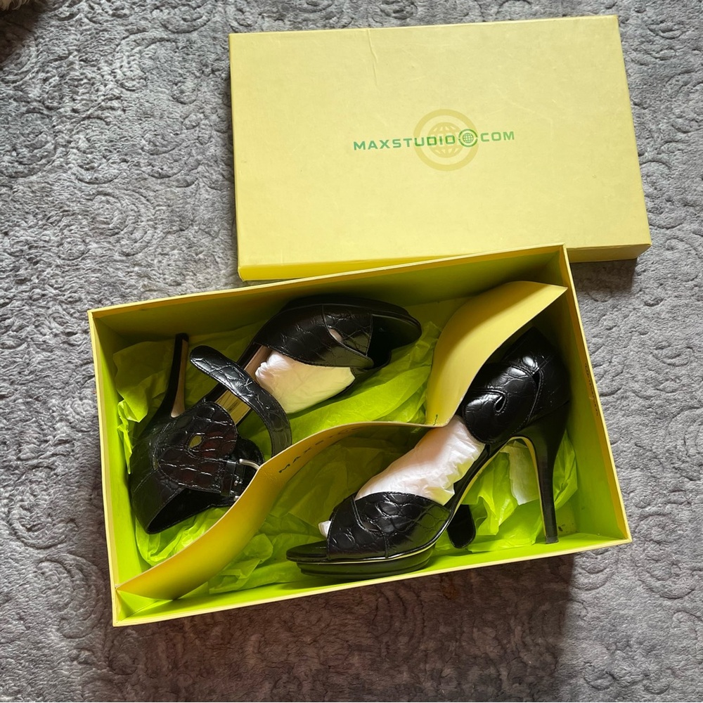 Max Studio Black Stiletto Heels with Strappy Design